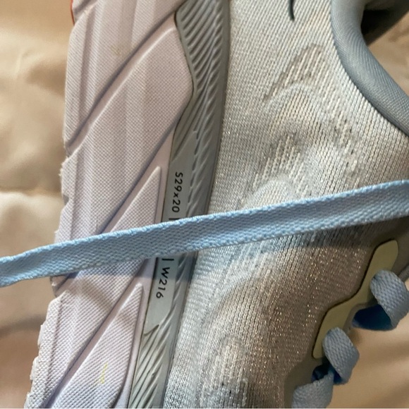 HOKA Arahi 6 size 9 B - Picture 10 of 16